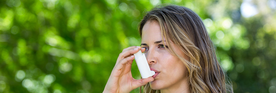 https://www.tarif-testsieger.de/images/content/junge-frau-mit-inhalator.png