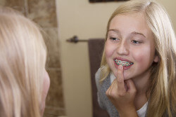 Teen Mit Zahnspange Teen Mit Zahnspange